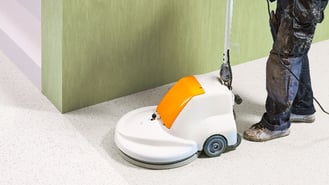 iQ Dry Buffing behandeling voor chemievrij onderhoud van een ziekenhuisvloer.